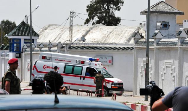 Tunisia: Islamic State group claims Tunisia barracks shooting