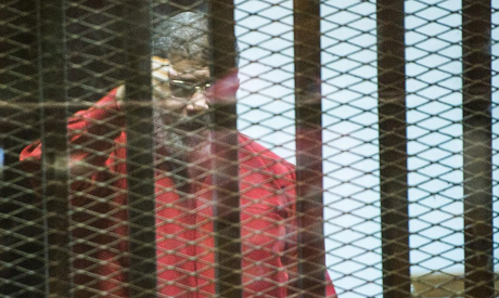 Egypt: Morsi appears in court in execution uniform for the first time