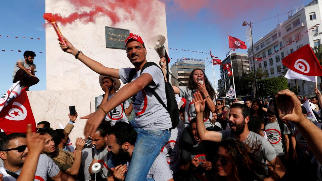 Tunisia: thousands march against corruption amnesty bill