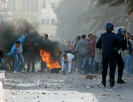 Unemployed youth clash with security forces in southeastern Algeria