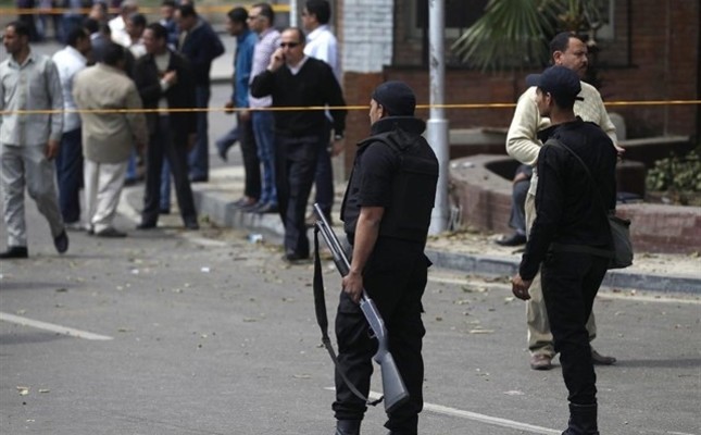 Egypt: Subside bomber kills two policemen, blows himself up