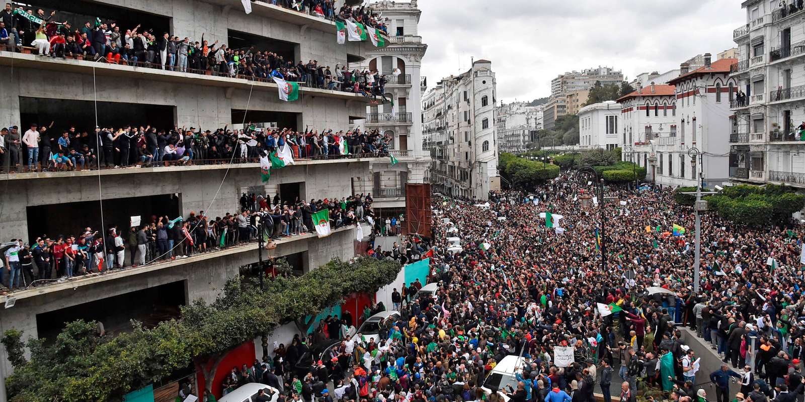Anti-Regime protests continue in Algiers for sixth week