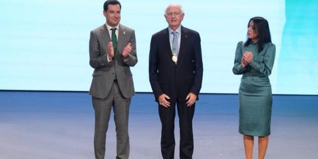 Royal Advisor Azoulay Awarded 2020 Gold Medal of Andalusia