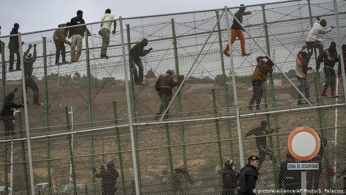 migrants on sebta fence