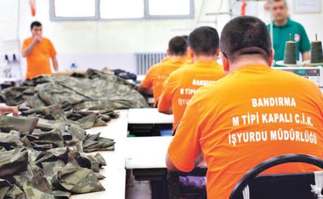Turkish inmates in workshop