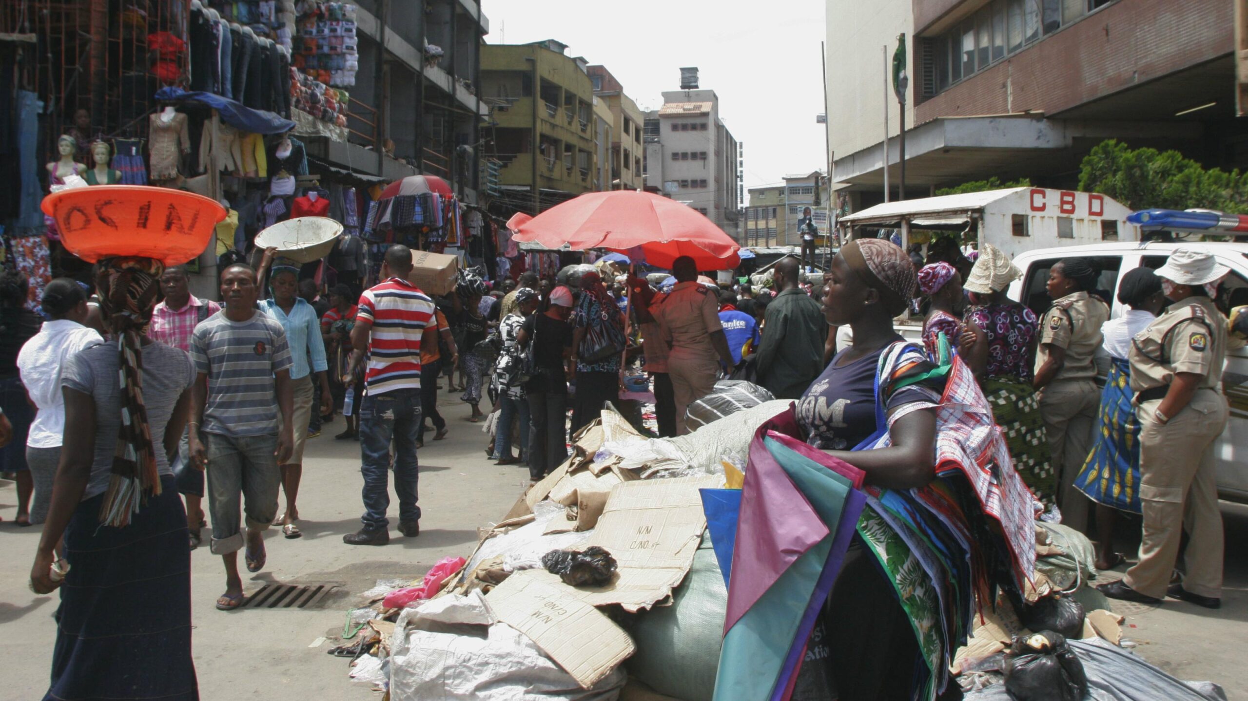 nigerians-at-a-lagos-island-market