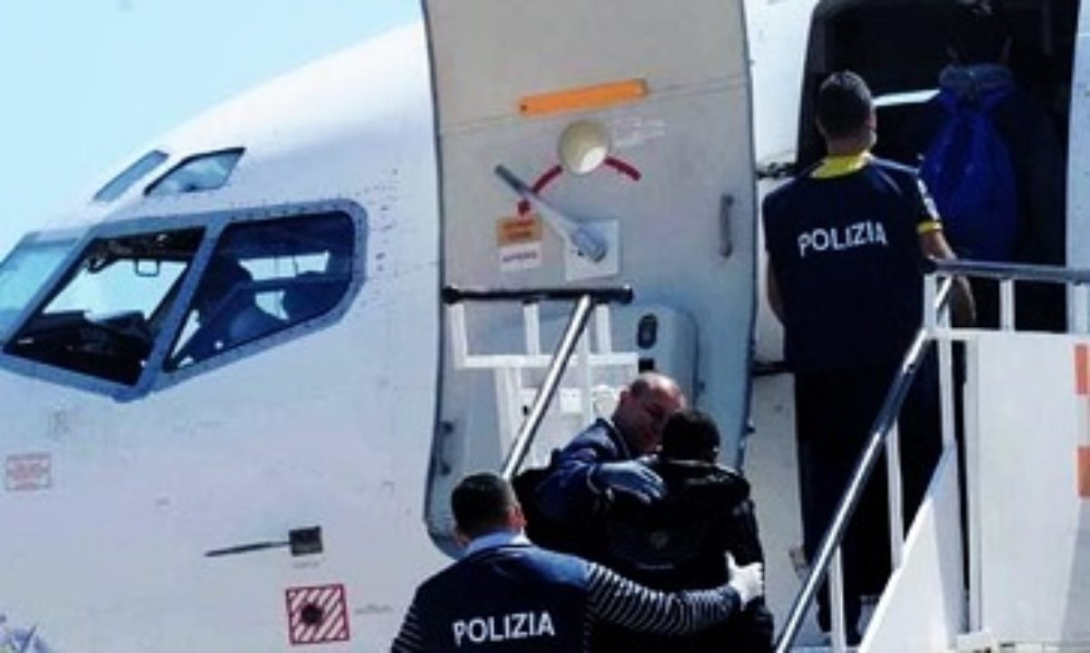 Italy deports 92 Tunisian illegal migrants