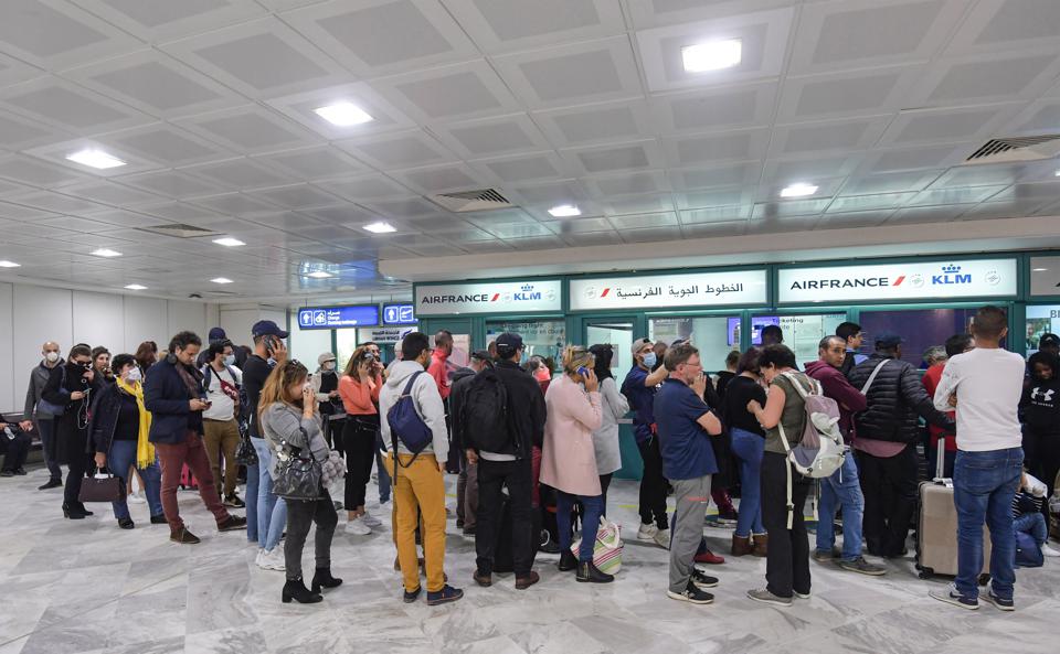Hundreds of Moroccans stuck in Tunis after flights suspension