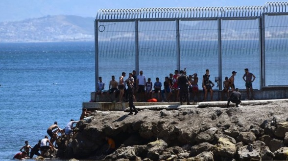 Migrants flock to ceuta