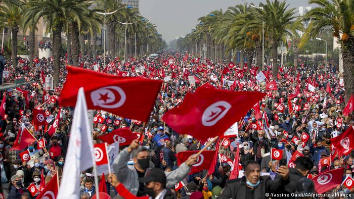 Tunisia: Protests erupt against President’s power grab