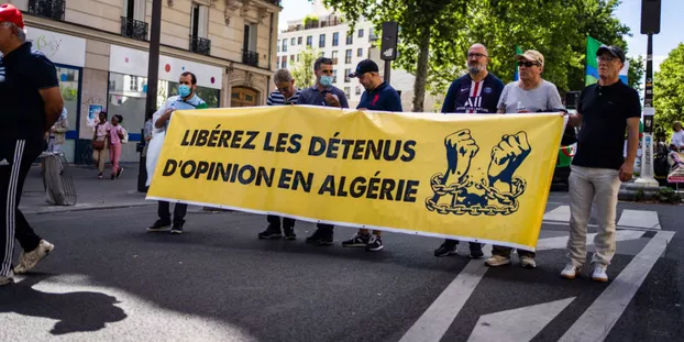 Algerian expatriates urge Macron to raise issue of human rights during visit to Algiers