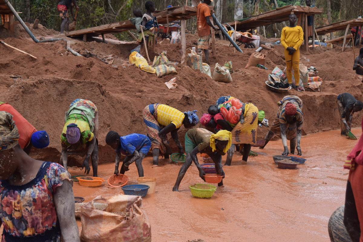 Cameroon seals 30 mining sites after scores of miners, incl. children, died