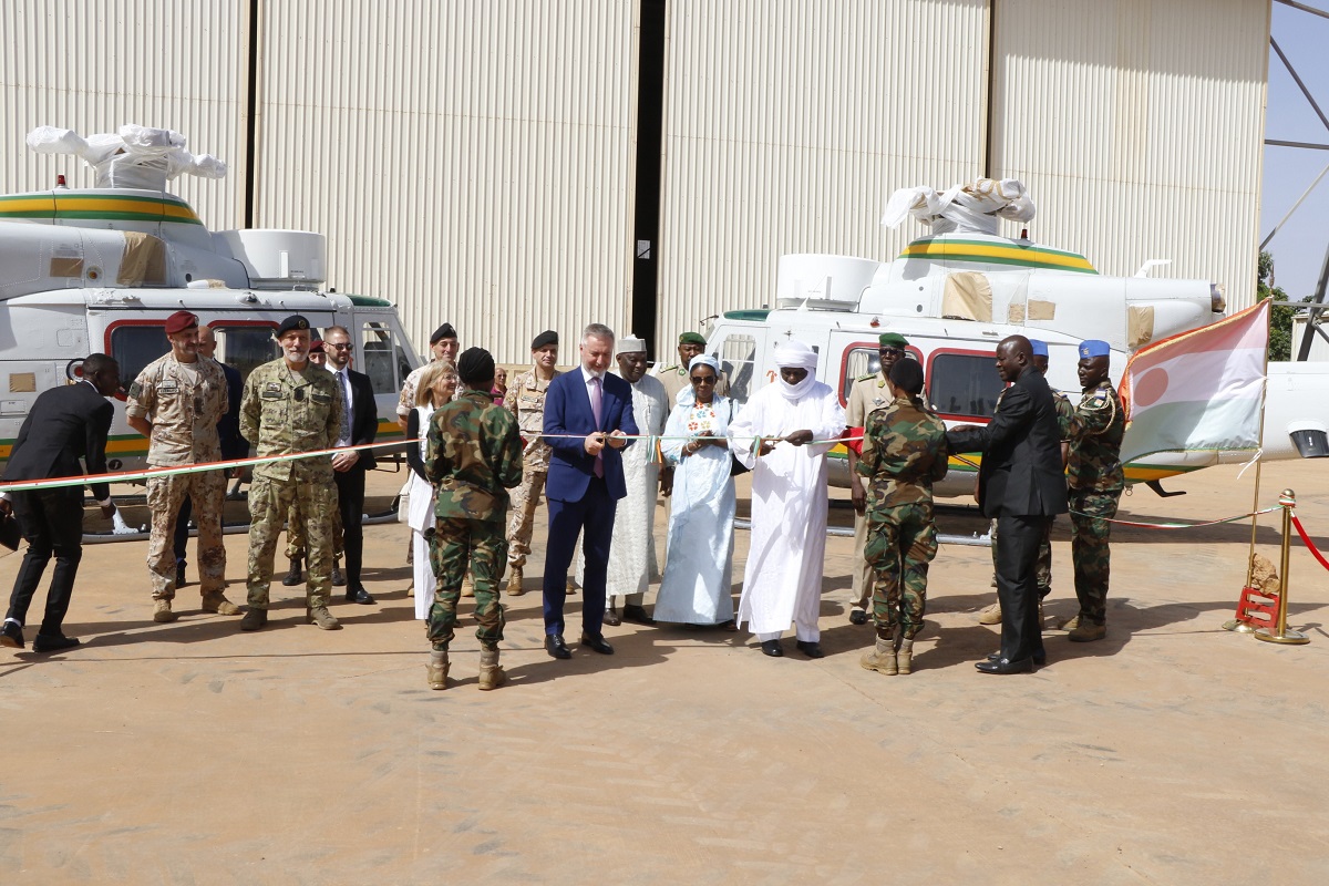 Italy donates Niger two helicopters as part of military cooperation