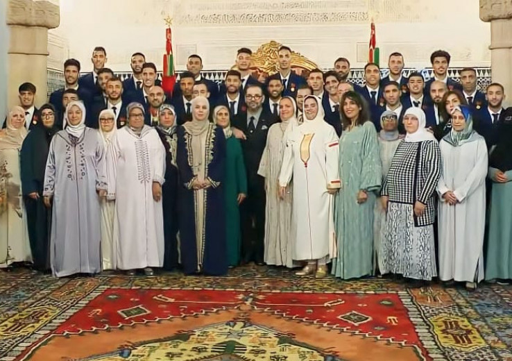 King Mohammed VI Receives Members of National Soccer Team, Decorates them with Royal Wissams