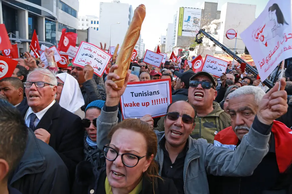 Low turnout haunts Tunisia’s parliamentary vote as economic crisis bite