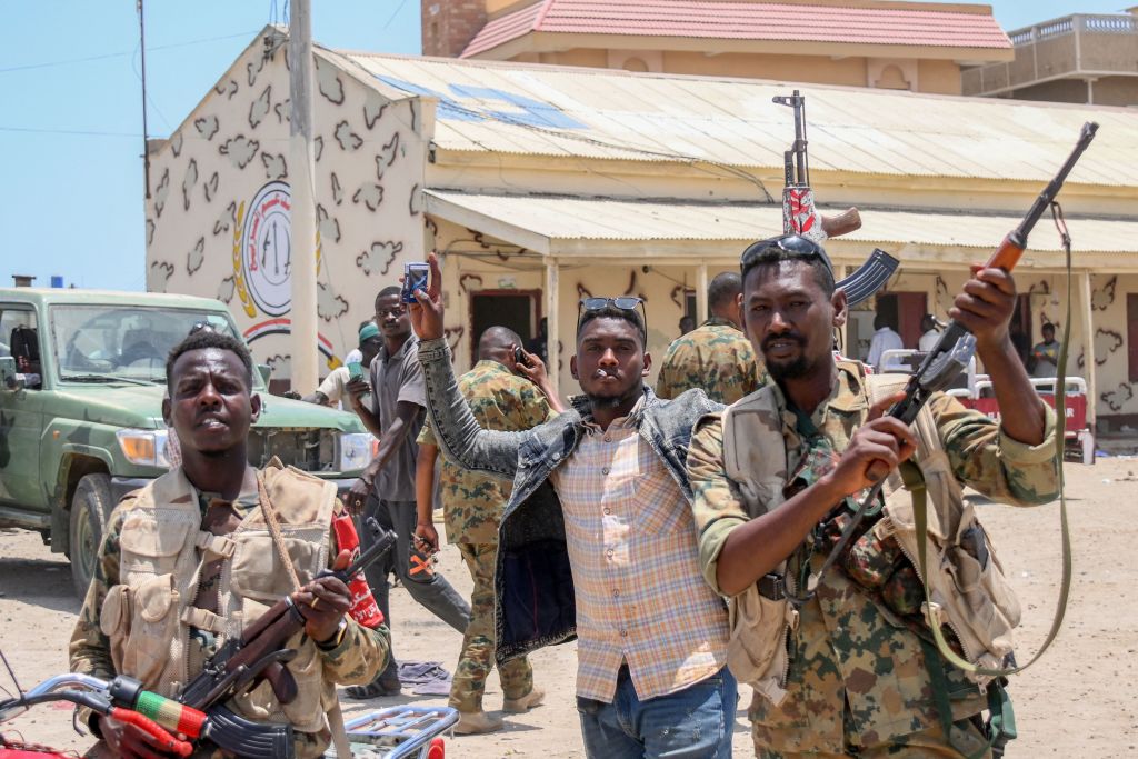 Over 300 Sudanese soldiers flee to Chad