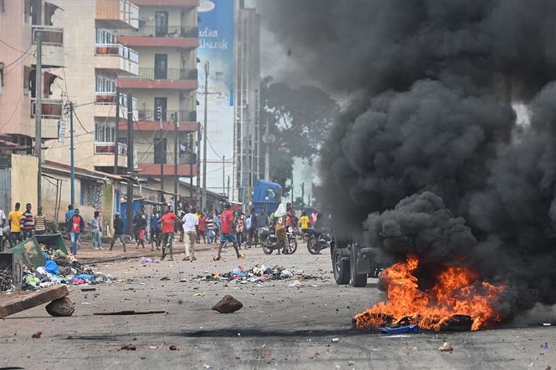 Fresh clashes in Guinea as anger mounts against military despite bans on protests