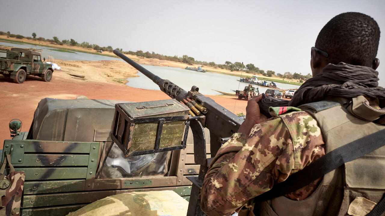 Mali: dozens killed in twin attacks on passenger boat and army base