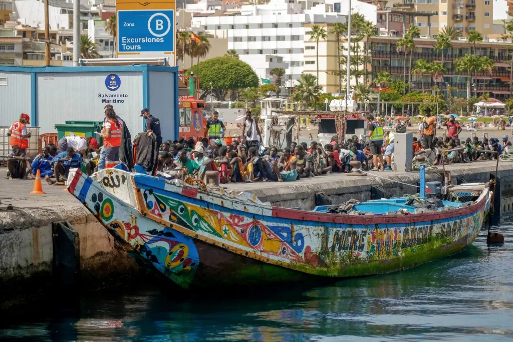 Nearly 1,000 African migrants reach Spain’s Canary Islands over week-end