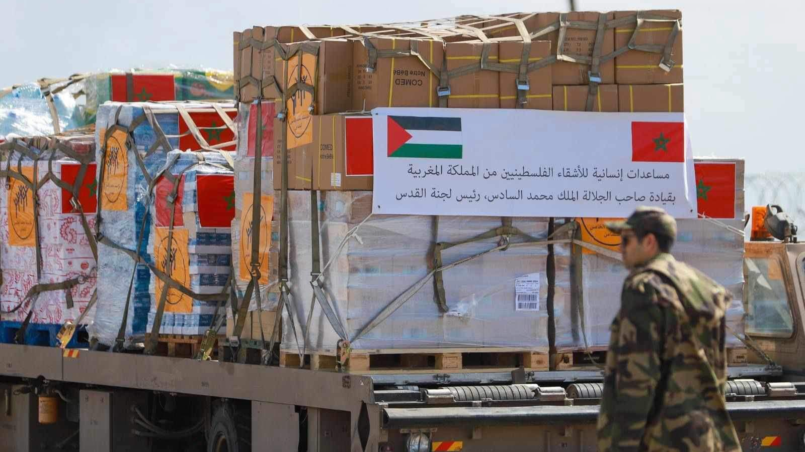 Palestine: Morocco’s King, first leader in the world to deliver humanitarian aid to Gaza via land route