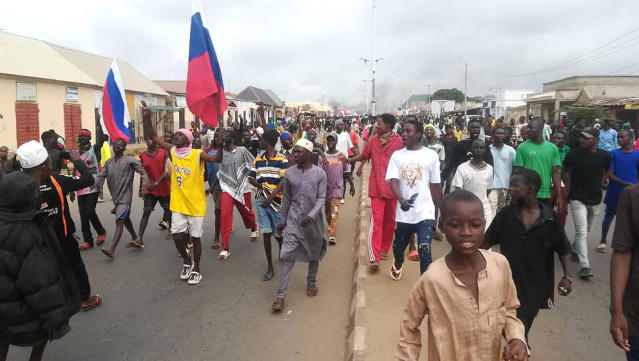 Nigerian Authorities detain Polish nationals over alleged foreign flag display during protests