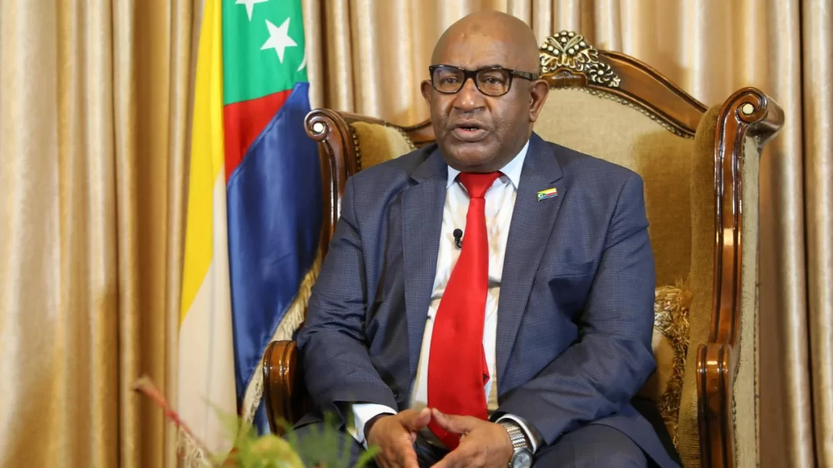 Comoros president survives knife attack