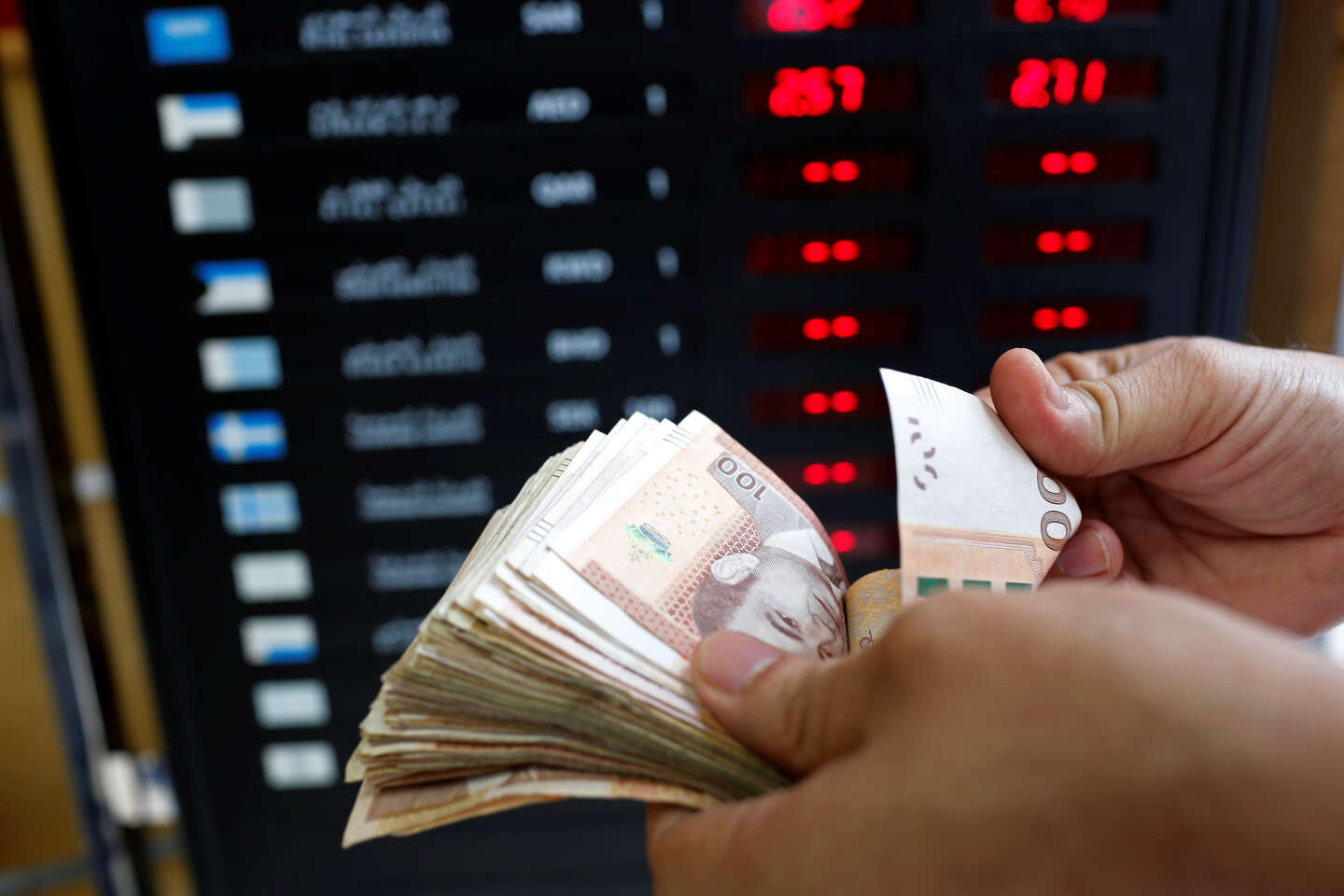 Moroccan dirham widens gap with a weakening Algerian dinar