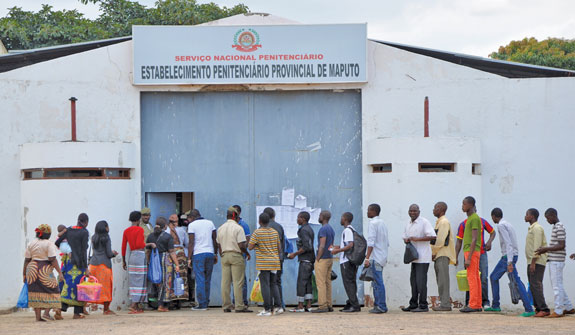 Mozambique: massive jailbreak sees 1,500 inmates escape amid post-election violence