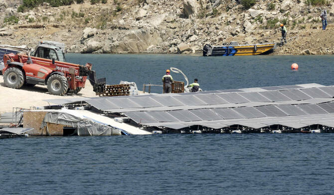 Morocco tests floating solar panels to curb dam water evaporation 